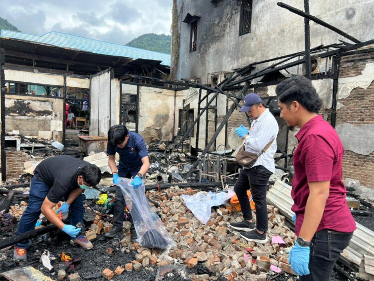 RUMAH LUDES DILALAP API! Kakek 73 Tahun Selamat Setelah Lihat Api Menjilat Plafon