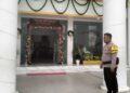 Pastikan Perayaan Natal 2025 Aman, Bhabinkamtibmas Polsek Kota Masohi Patroli Rumah Ibadah