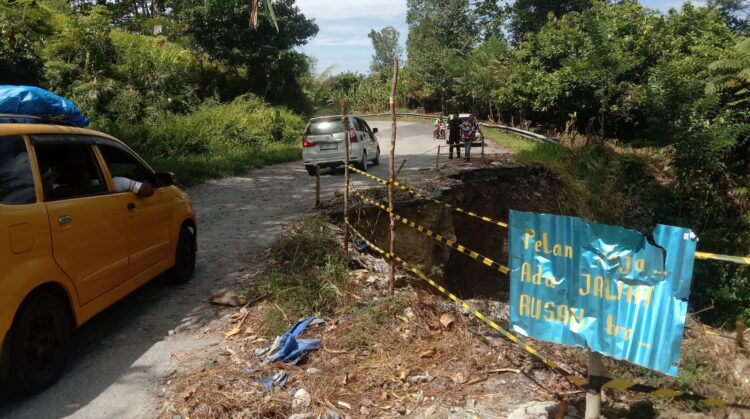 Jalan Waipia–Saleman Rusak Berat, Publik Pertanyakan Efektivitas Penanganan BPJN Maluku