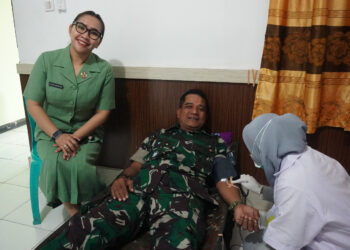 HUT Persit ke-80, Persit Kodim 1506/Namlea Tunjukkan Kepedulian Lewat Bakti Sosial Donor Darah