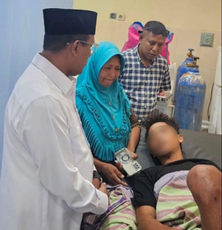 Bupati Malteng  Jenguk Korban Konflik Hitu–Morela