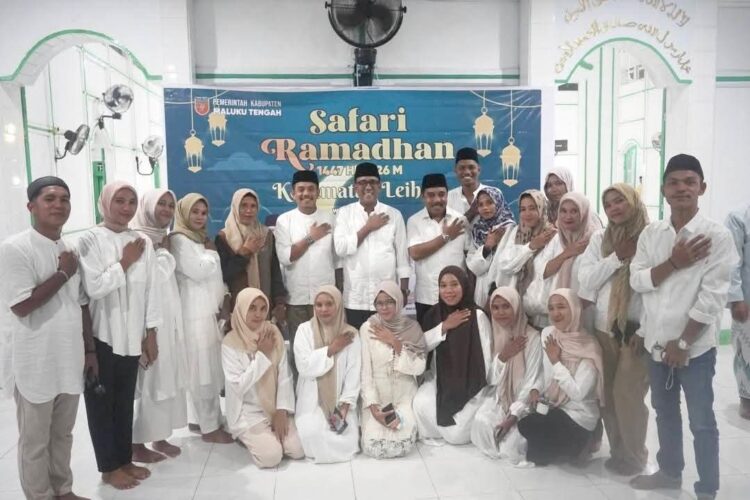 Safari Ramadhan di Wakal, Bupati Malteng Salurkan 325 Paket dan 2 Ton Beras untuk Warga Miskin