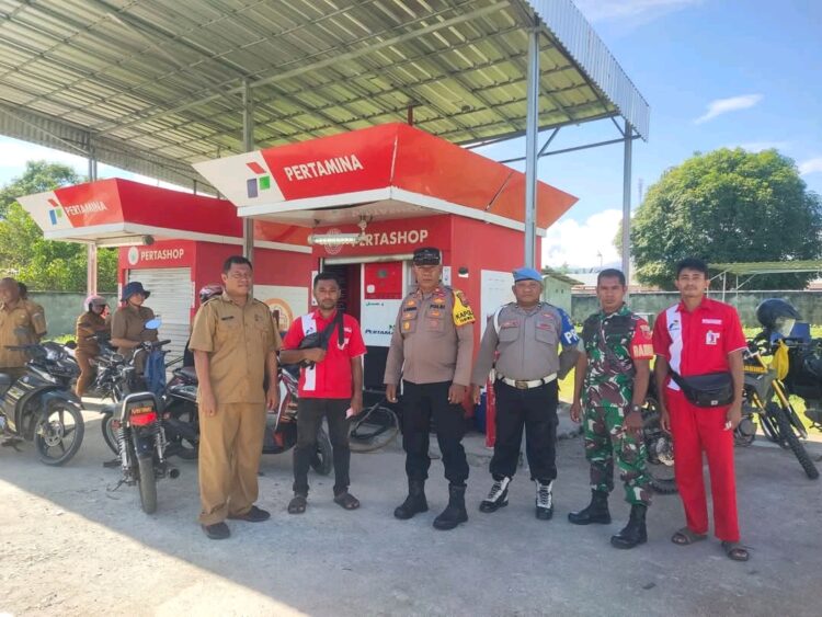 Gowes ke SPBU, Camat Taniwel Timur Sidak Distribusi BBM di Uwen Pantai