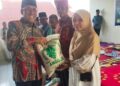 Dari Pelataran Masjid Sepa, Bupati Malteng Titip Pesan Persaudaraan: Air Mata Haru Iringi 200 Paket Ramadhan untuk Warga Amahai