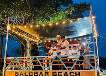 Dari Gagasan Ketua DPRD Hingga Ruang Kebersamaan Ramadan: Salobar Beach Soahuku Jadi Magnet Wisata dan Silaturahmi Warga