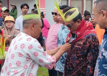 Dijemput Arumbai, Bupati Malteng Resmi Buka Festival Kor’a Inasua TNS 2026