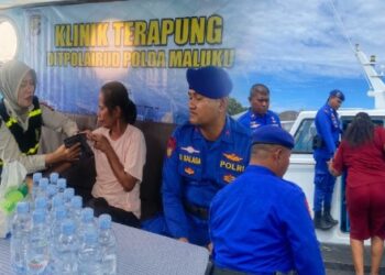Polairud Polda Maluku Hadirkan Klinik Terapung di Amahai, Warga Pesisir Nikmati Layanan Kesehatan Gratis